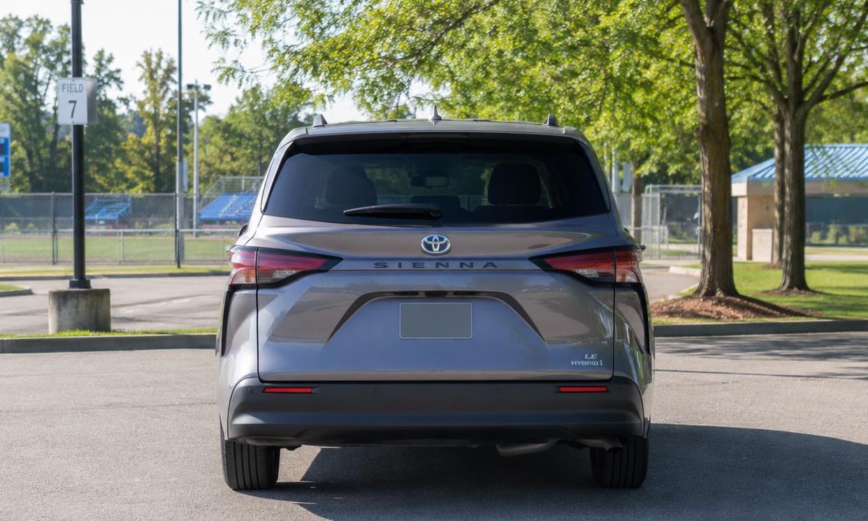 Toyota Sienna — Rear view